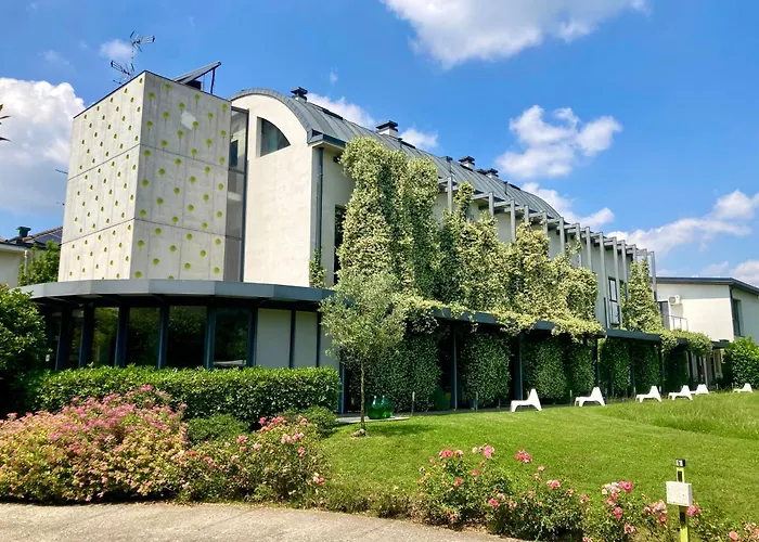 Mxp Rooms Guest House